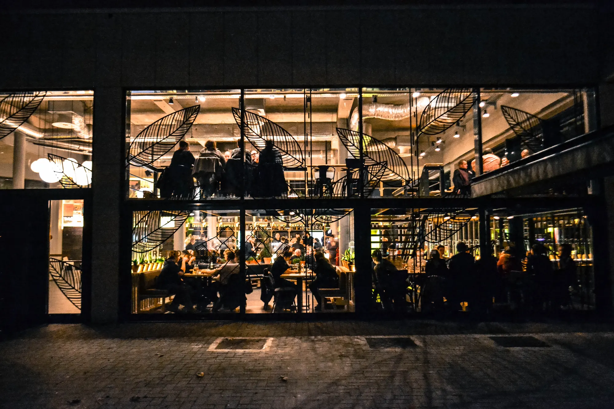 Retro Velinx ’s avonds: een volle zaal achter de grote ramen